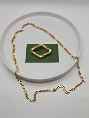 Monet Gold Tone Twisted Rope Brooch with Godtone Chain Necklace
